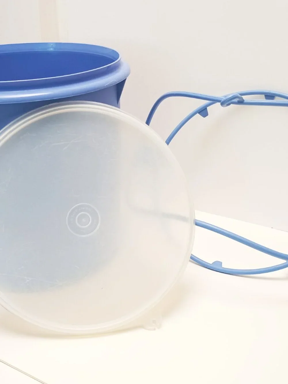 Vintage #254-8 Tupperware PERIWINKLE Round Bucket Jug w Handle & Lid, 70's, RARE